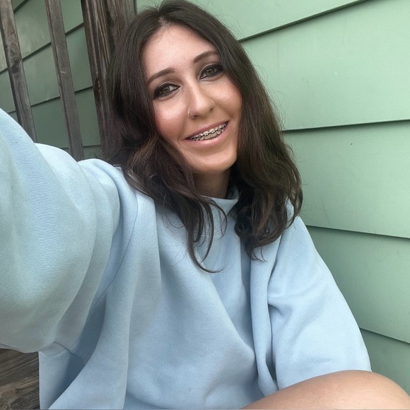 Meet your Posher, Kayla 🦋 - Picture 4 of 4